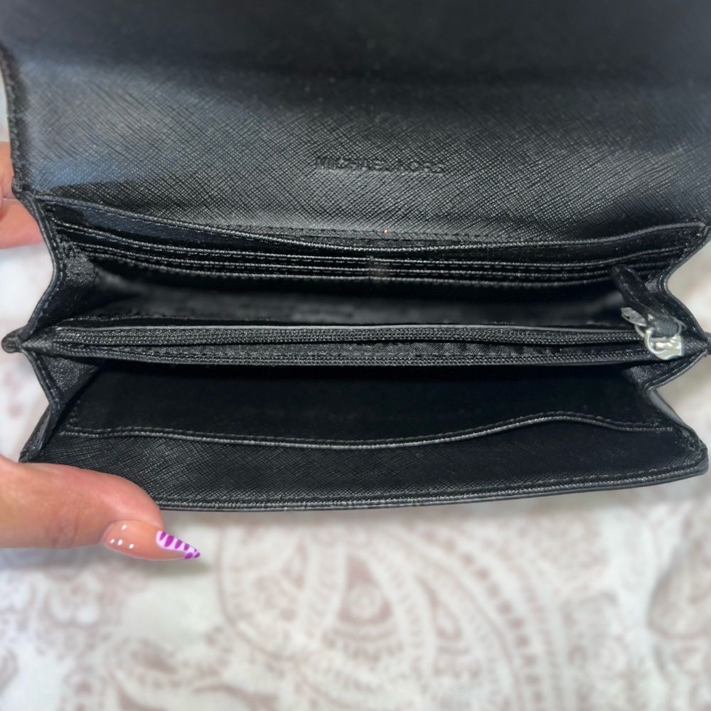 Black Michael Kors wallet - Picture 4 of 4